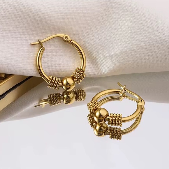 Sale 18 Gold Spinners Hoop earrings relaxing - Picture 3 of 6